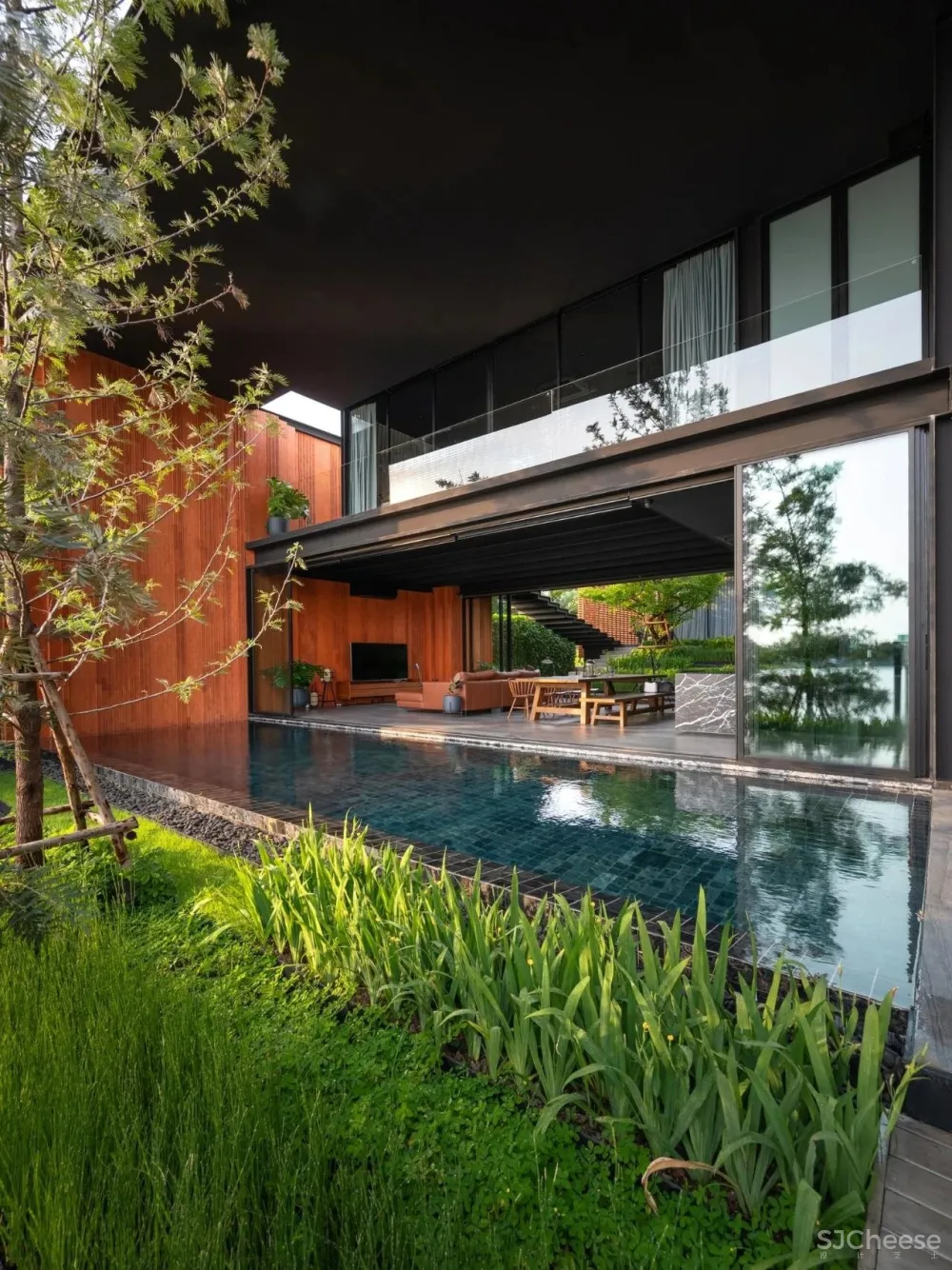 曼谷570㎡临湖别墅 WARchitect Studio