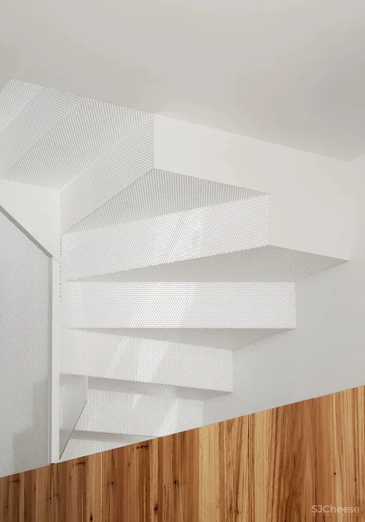 老旧建筑改造的空间里，有花园有阳光，因为他们终于对这里下手了