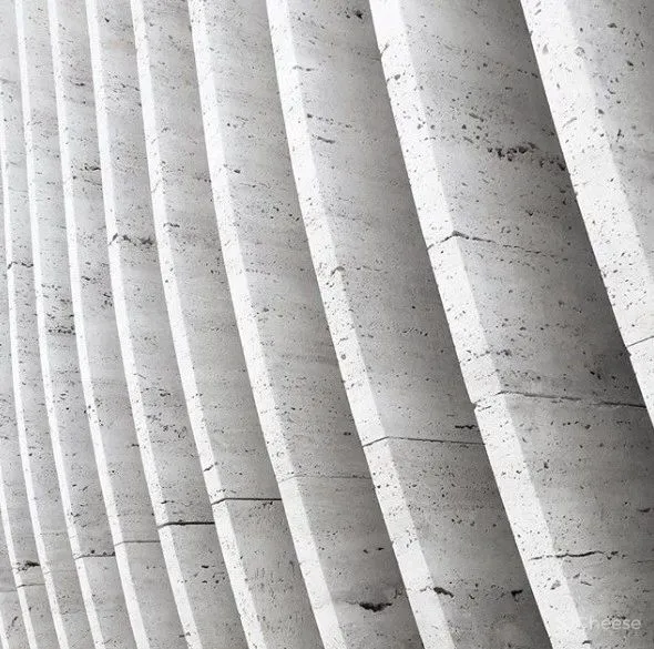 这栋房子用曲线大理石做外墙,张扬的个性之美!