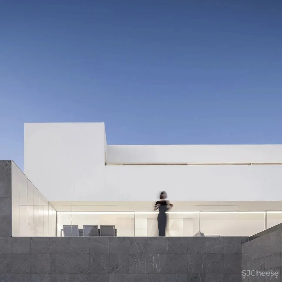 极简 · 越少越高级