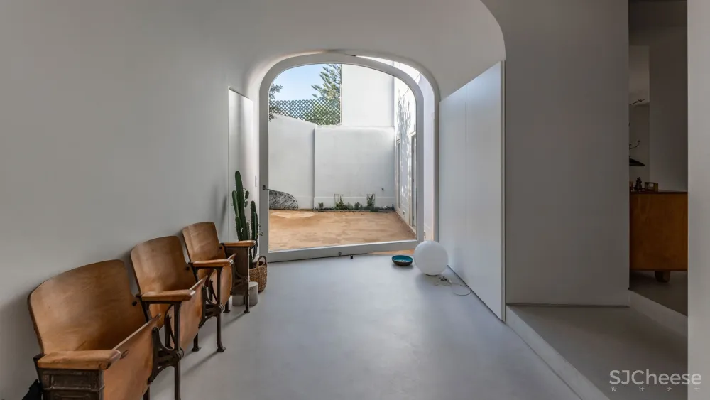 SIA Arquitectura 将里斯本的一座历史性的联排别墅改造成两座现代住宅