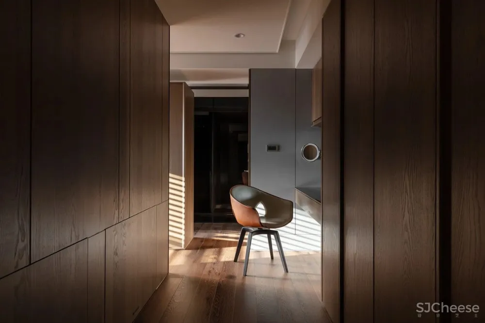 233㎡ 挑空设计,百叶窗这样用更高级