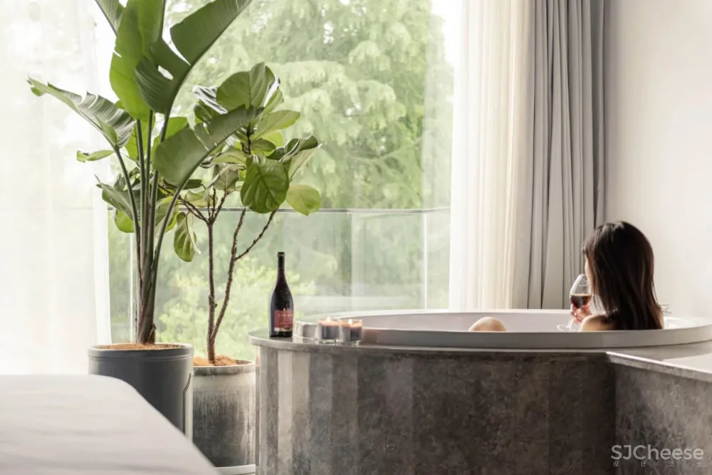 莫干山云端新宿!2000 m²摩洛哥花园私藏游乐园,loft亲子滑梯房,露台无边泳池超隐秘!