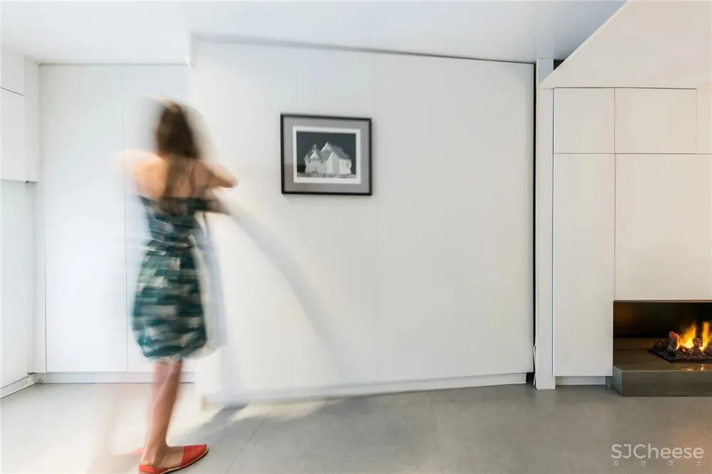 Living Big,他们将小空间最大化利用;通过简单手势即可转换空间,他们是移动系统专家