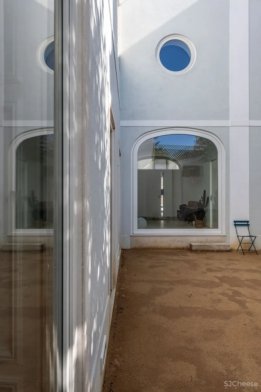 SIA Arquitectura 将里斯本的一座历史性的联排别墅改造成两座现代住宅