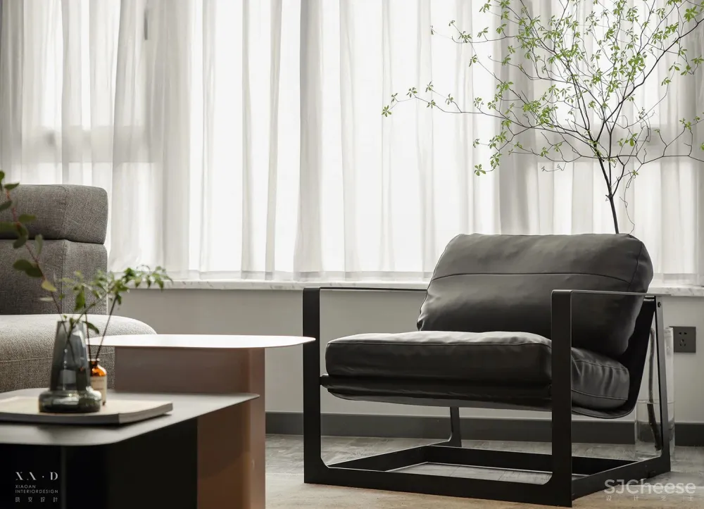 黑白简约,硬朗与温馨的平衡 晓安设计