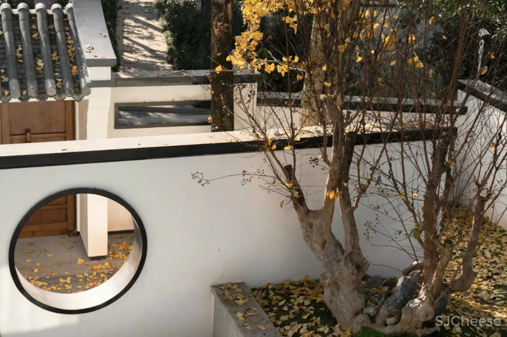 1100㎡独栋别墅使用13年后翻新，网友：给设计师跪了！（附改造前图）