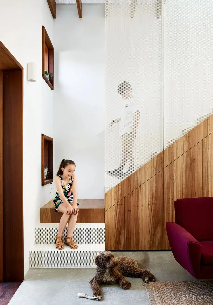 老旧建筑改造的空间里，有花园有阳光，因为他们终于对这里下手了