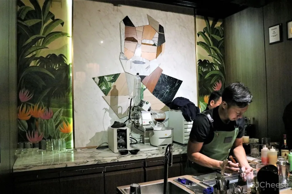 入口简陋到像WC,这个酒吧凭什么,连续两年成为“中国最佳酒吧”?