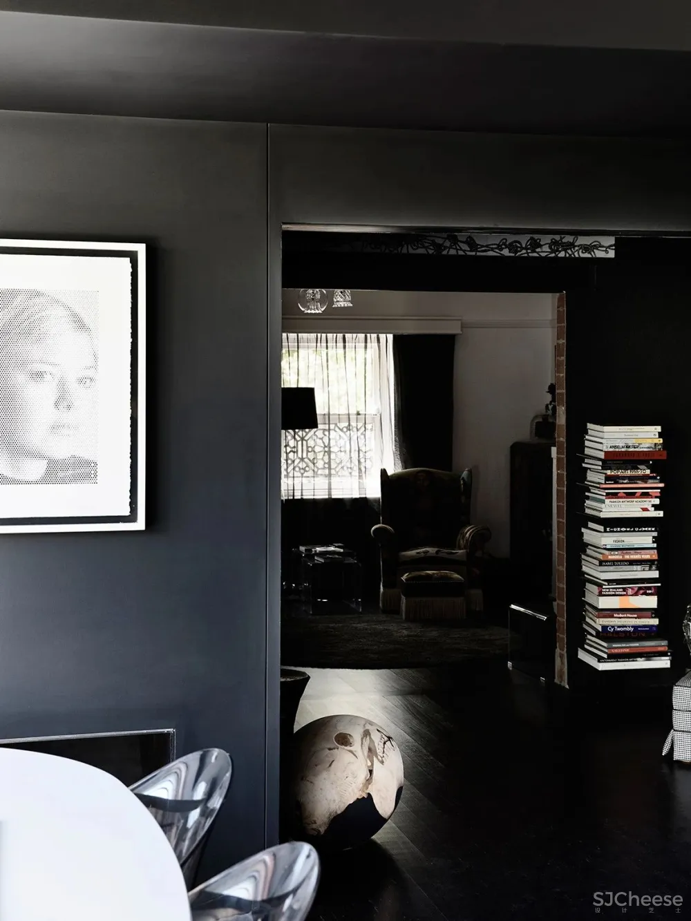 澳大利亚国家室内设计大奖追求极度静谧，探索光影魅力，这个暗黑系住宅真的真的很酷炫