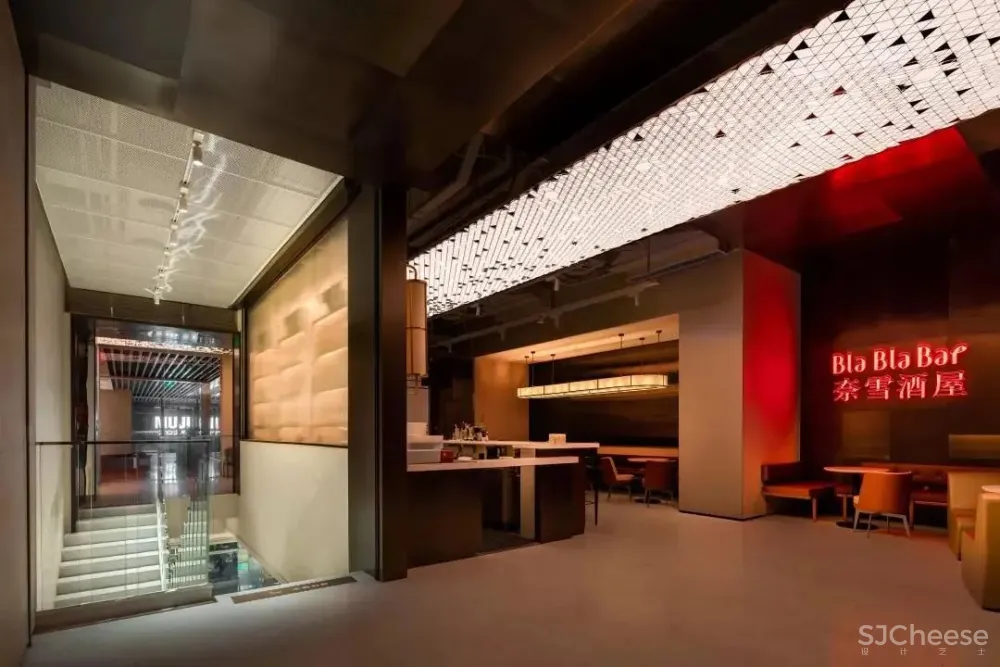 新作 KWSD境物建筑：爬一座“茶山” 然后在微醺酒屋里做梦