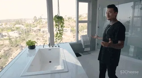 94年小伙买下近500m²豪宅,5间卧室,面朝大海,每一寸都是自己挣来的