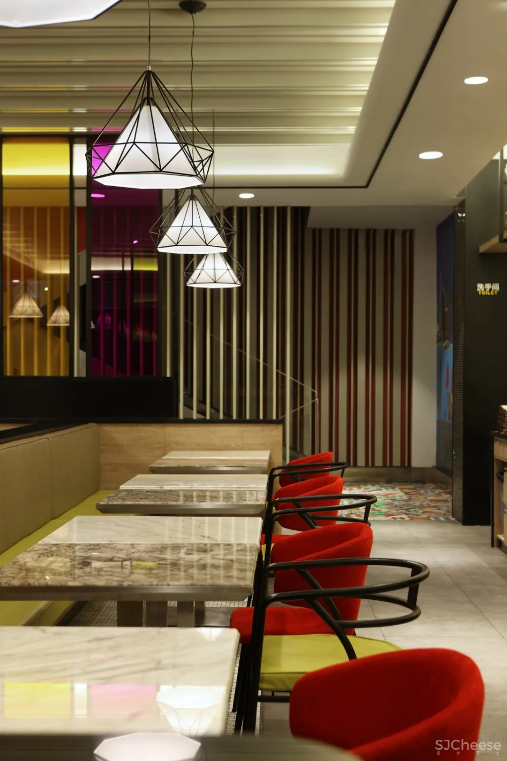 港式茶餐厅设计·顶峰茶餐厅:吃点心、奶茶、牛扒、面品、菠萝包、粤港小炒的好去处!