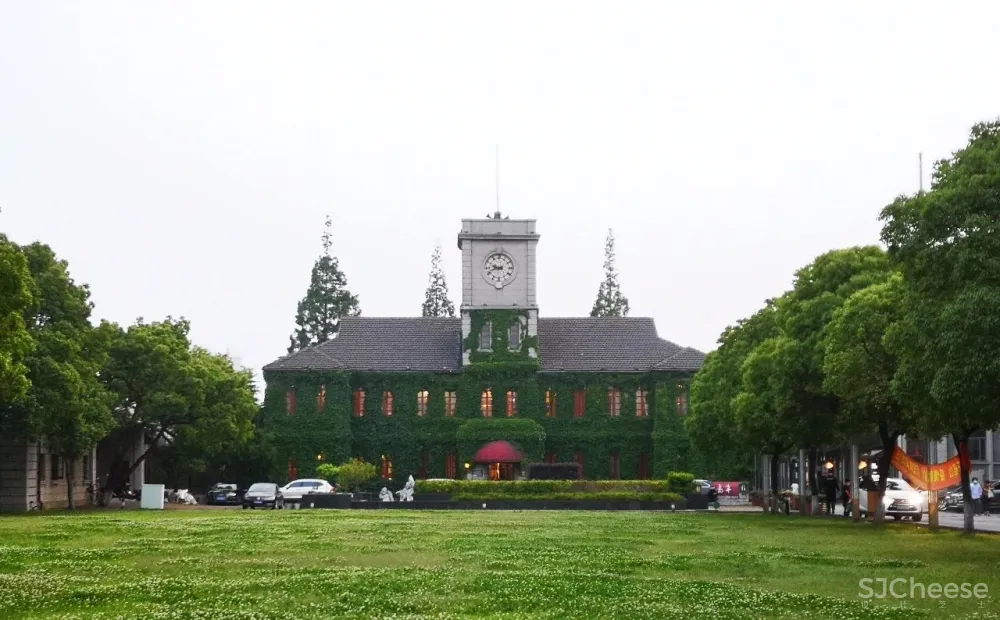 建筑师在老房子里插入四个构件,将其变成136㎡的瑜伽馆