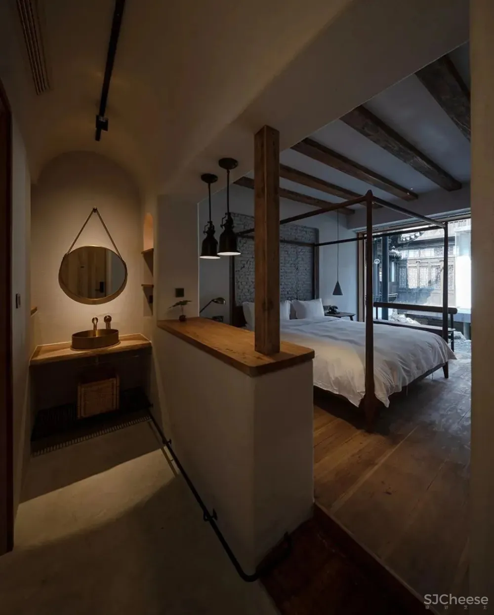 他在运河畔改造了16个房间的工业风老宅,还打造一间人气超旺的咖啡馆