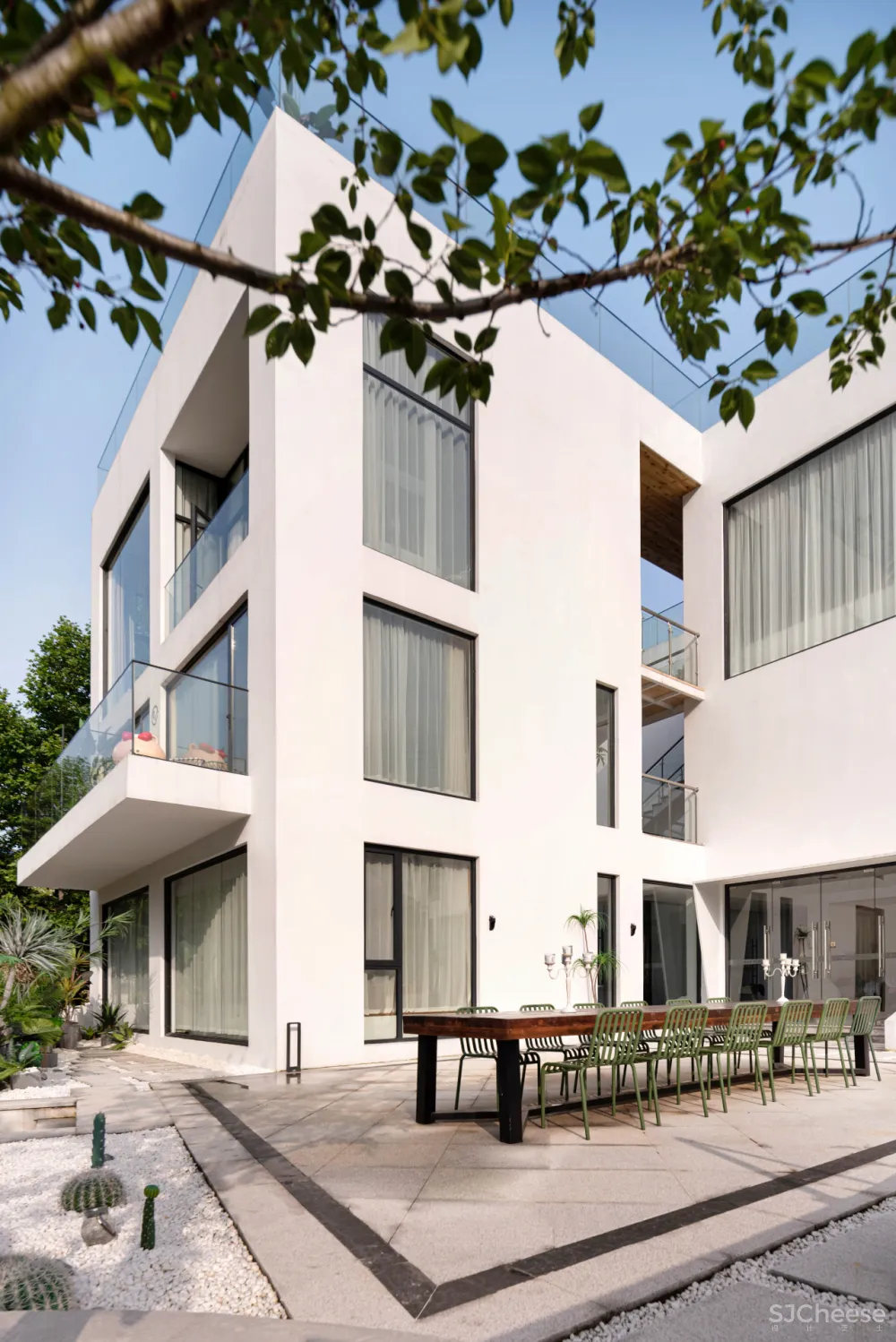 莫干山云端新宿!2000 m²摩洛哥花园私藏游乐园,loft亲子滑梯房,露台无边泳池超隐秘!