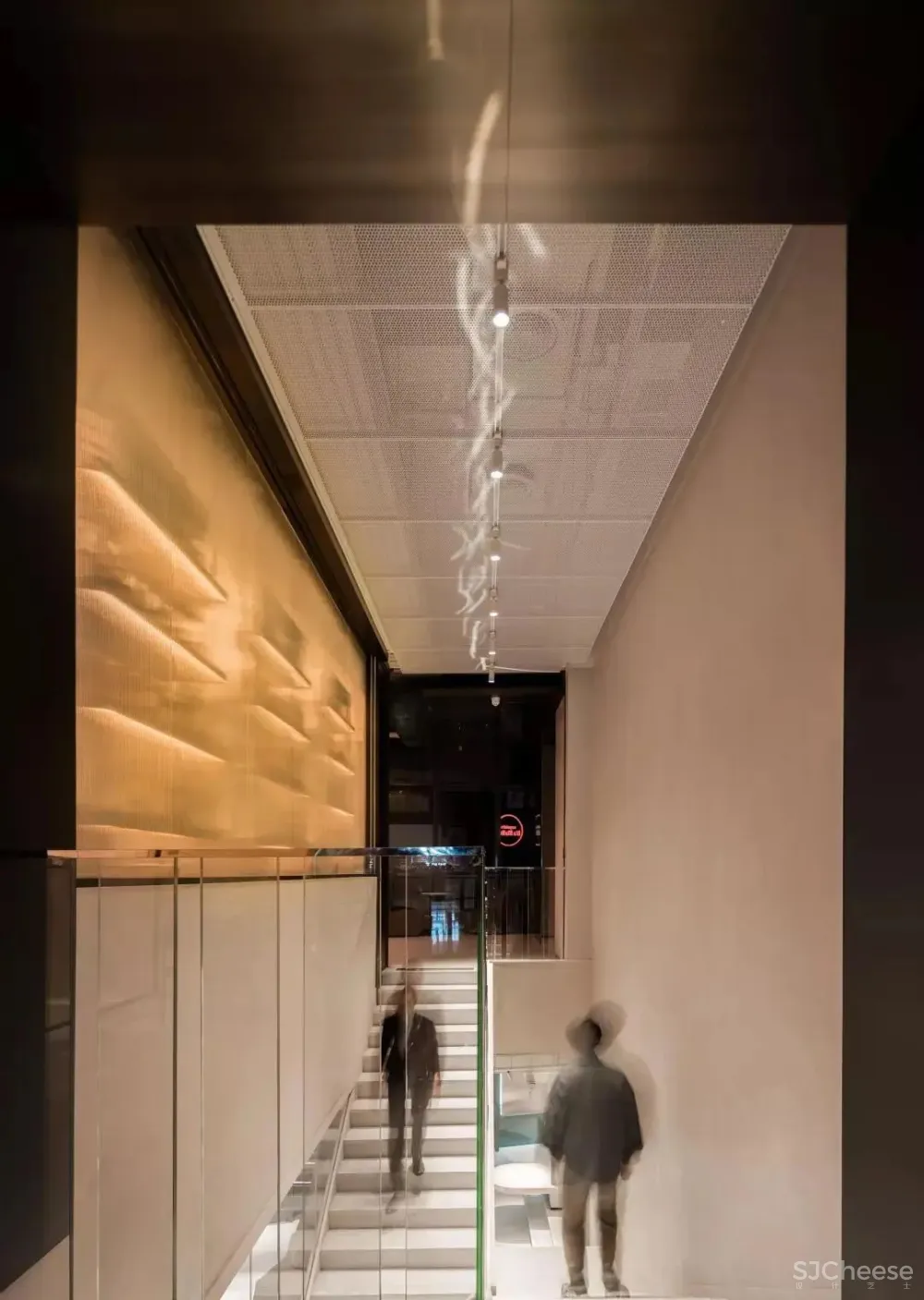 新作 KWSD境物建筑：爬一座“茶山” 然后在微醺酒屋里做梦