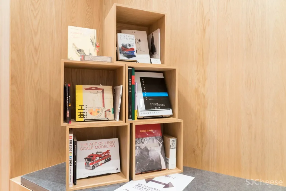 优衣库全球最大旗舰店开幕,裸露的混凝土框架让人惊艳!