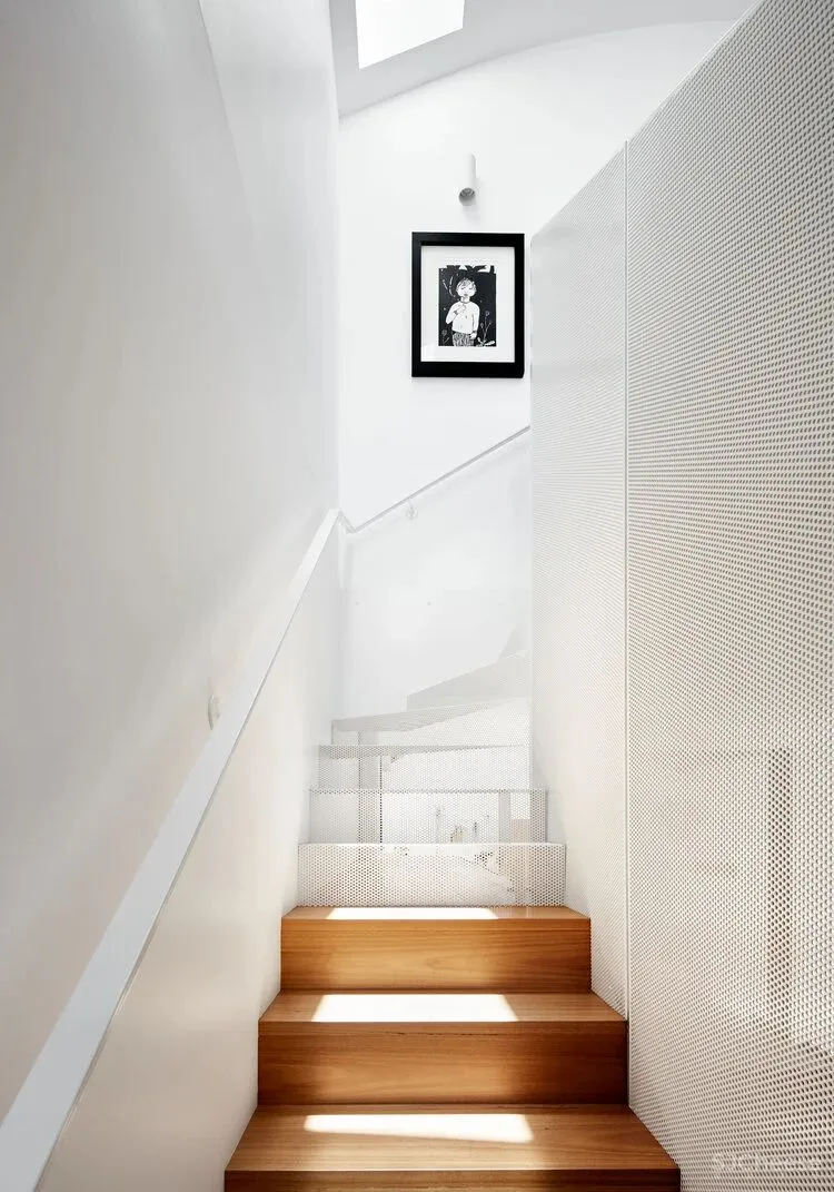 老旧建筑改造的空间里，有花园有阳光，因为他们终于对这里下手了