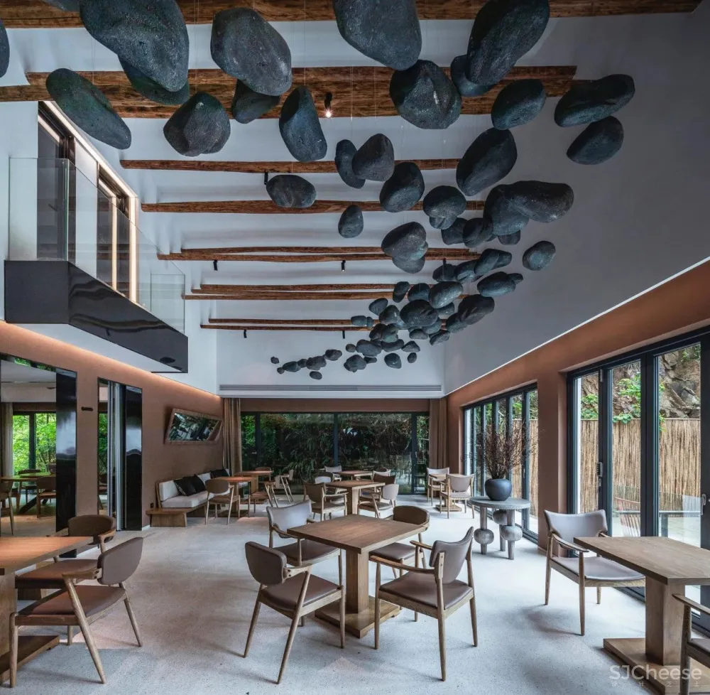 新挖到的隐秘玩水地, 直接睡入山溪间! 还原宫崎骏动漫里的夏天, 秒回无拘束童年时光