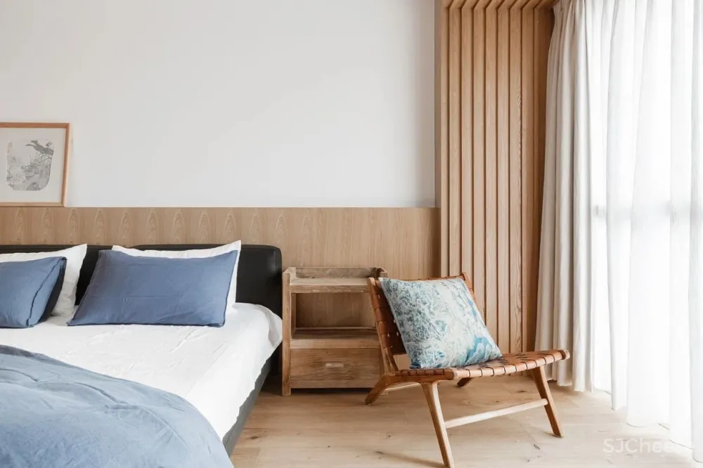 设计师梁志天的家曝光，大师也青睐“地板上墙”