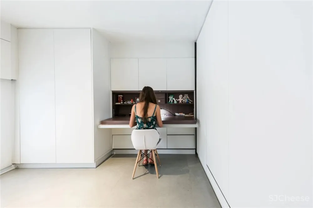 Living Big,他们将小空间最大化利用;通过简单手势即可转换空间,他们是移动系统专家