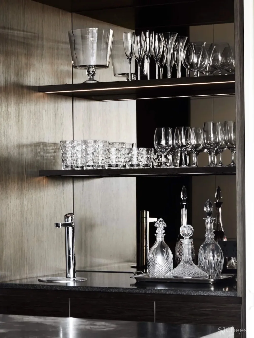 优雅简约的中性住宅