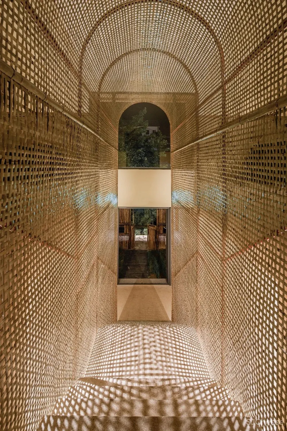 新挖到的隐秘玩水地, 直接睡入山溪间! 还原宫崎骏动漫里的夏天, 秒回无拘束童年时光