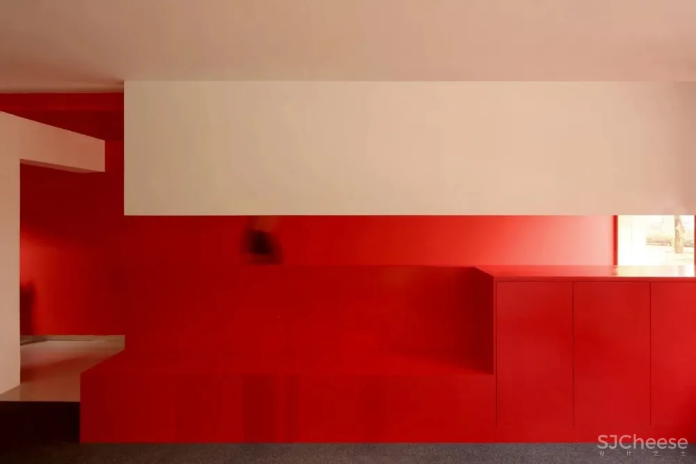 建筑师在老房子里插入四个构件,将其变成136㎡的瑜伽馆