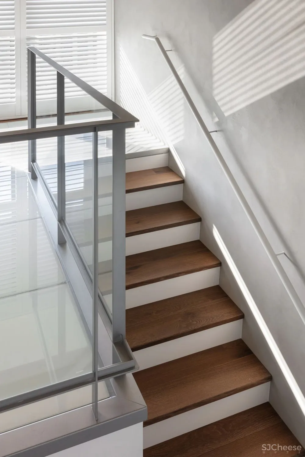 233㎡ 挑空设计,百叶窗这样用更高级