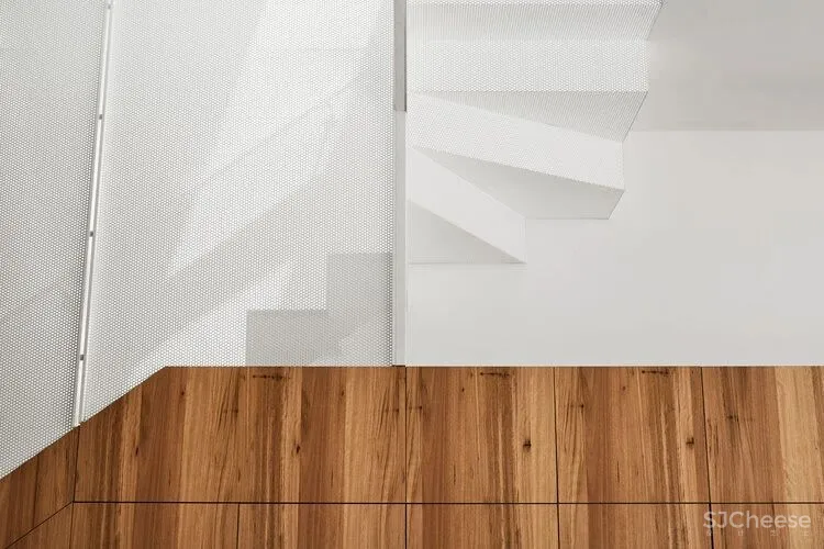 老旧建筑改造的空间里，有花园有阳光，因为他们终于对这里下手了