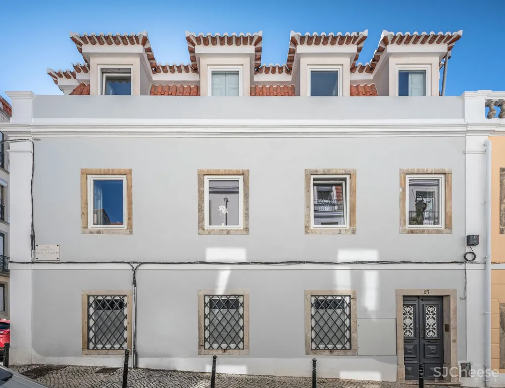 SIA Arquitectura 将里斯本的一座历史性的联排别墅改造成两座现代住宅