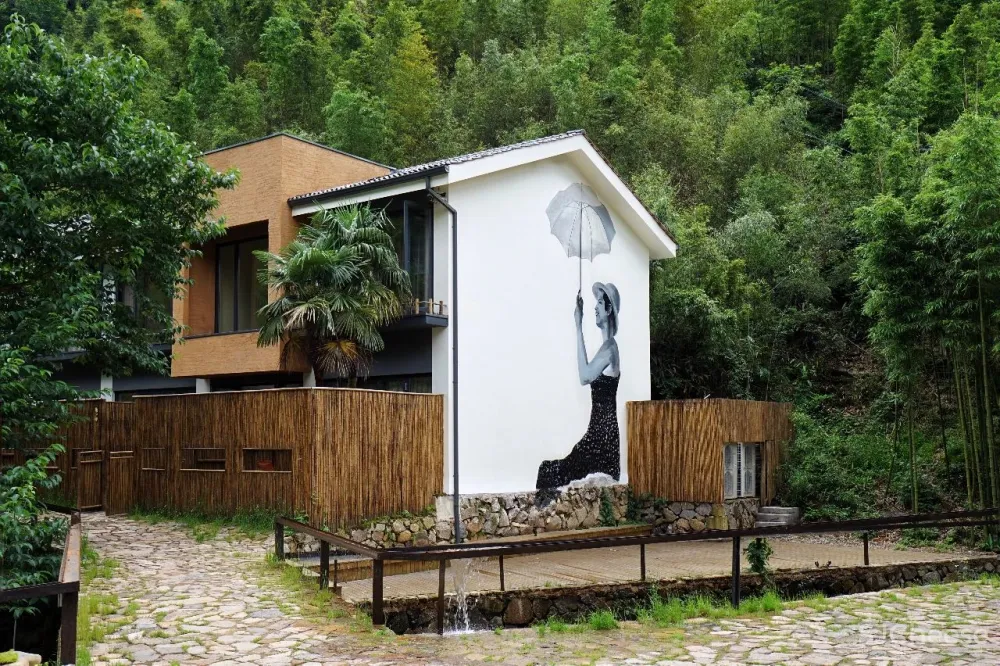 新挖到的隐秘玩水地, 直接睡入山溪间! 还原宫崎骏动漫里的夏天, 秒回无拘束童年时光