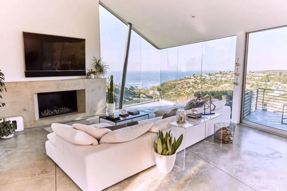 94年小伙买下近500m²豪宅,5间卧室,面朝大海,每一寸都是自己挣来的