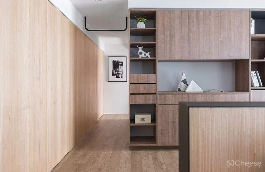 设计师梁志天的家曝光，大师也青睐“地板上墙”