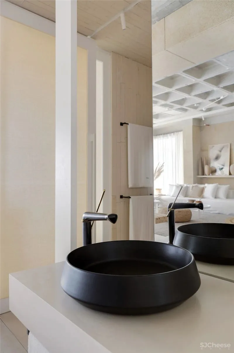 愿有一间小阁楼,与你相拥听海