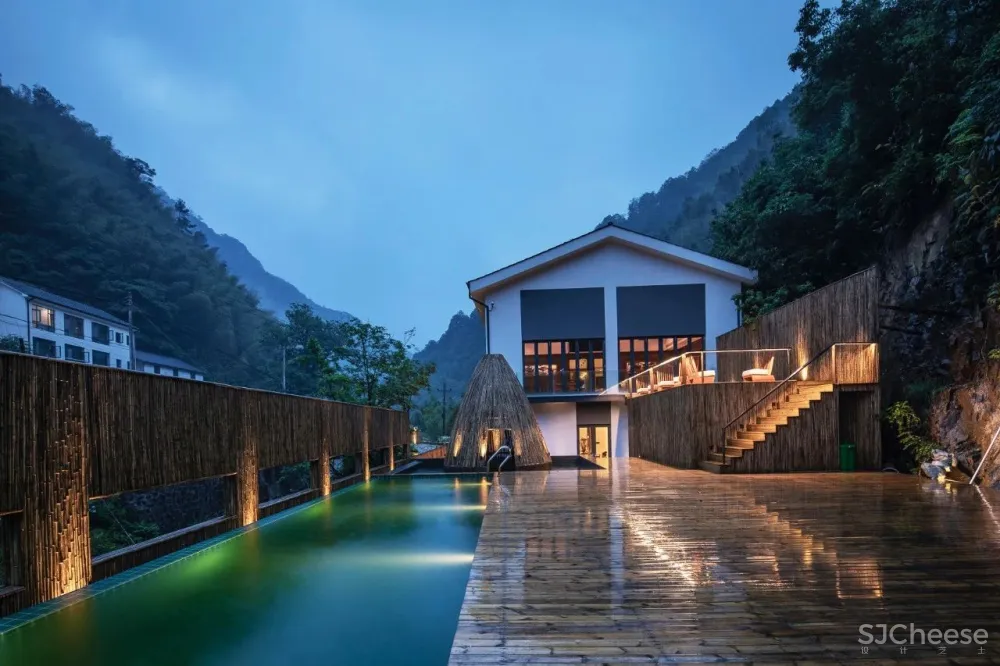 新挖到的隐秘玩水地, 直接睡入山溪间! 还原宫崎骏动漫里的夏天, 秒回无拘束童年时光