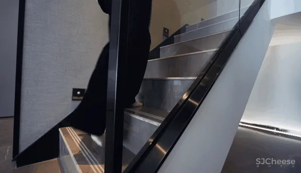 建筑师与老师的190㎡叠墅,一家四口,简单黑白灰,打造极简品质空间。