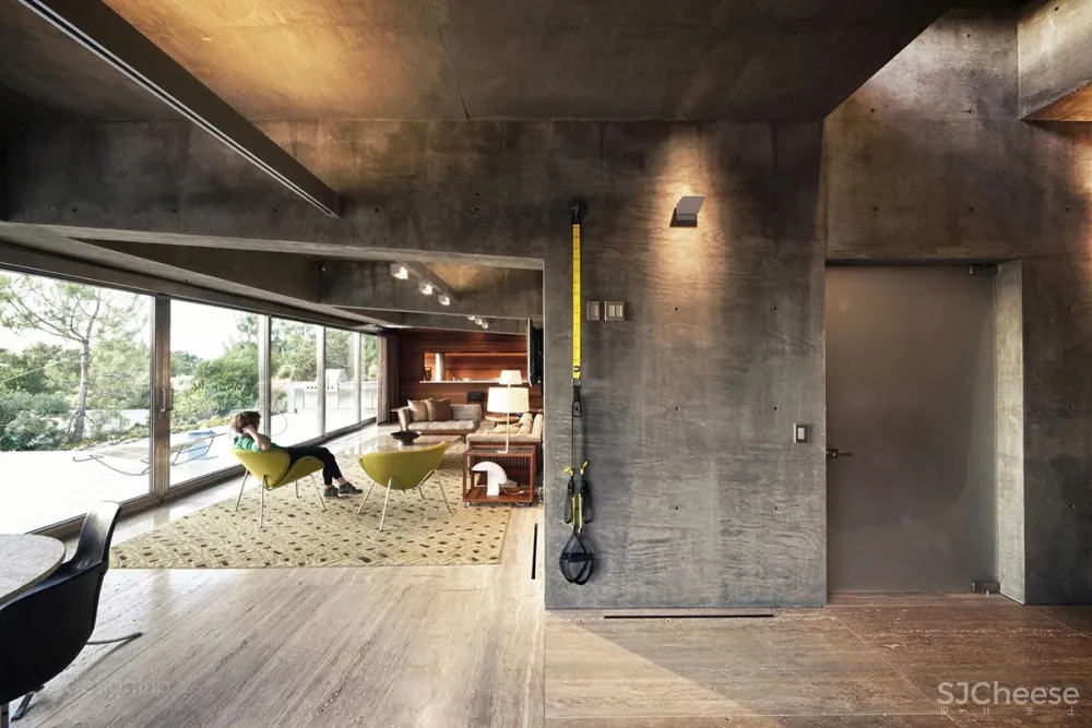 水泥墙，安之若素的静谧美学格调