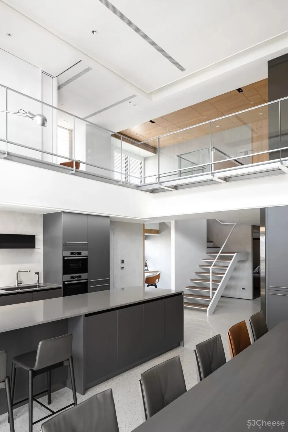 233㎡ 挑空设计,百叶窗这样用更高级