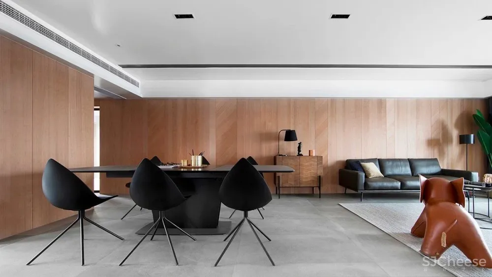 设计师梁志天的家曝光，大师也青睐“地板上墙”