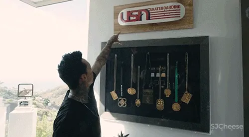 94年小伙买下近500m²豪宅,5间卧室,面朝大海,每一寸都是自己挣来的