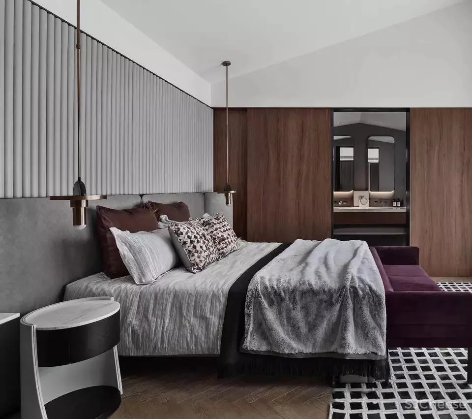 设计师梁志天的家曝光，大师也青睐“地板上墙”