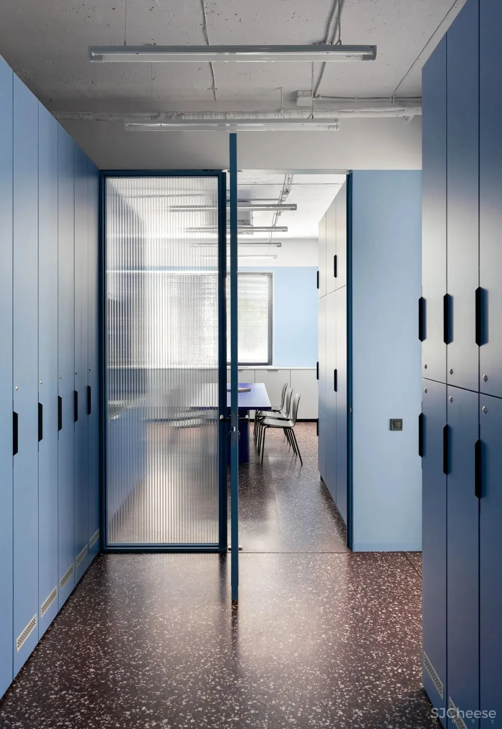 办公空间：乌克兰建筑材料公司办公室 Artem Trigubchak