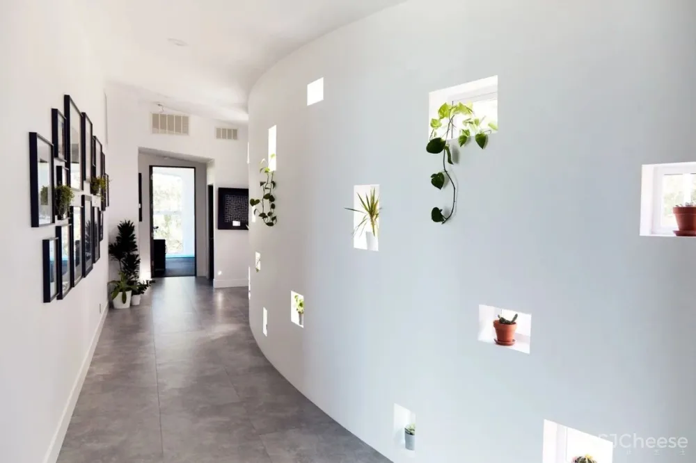 94年小伙买下近500m²豪宅,5间卧室,面朝大海,每一寸都是自己挣来的