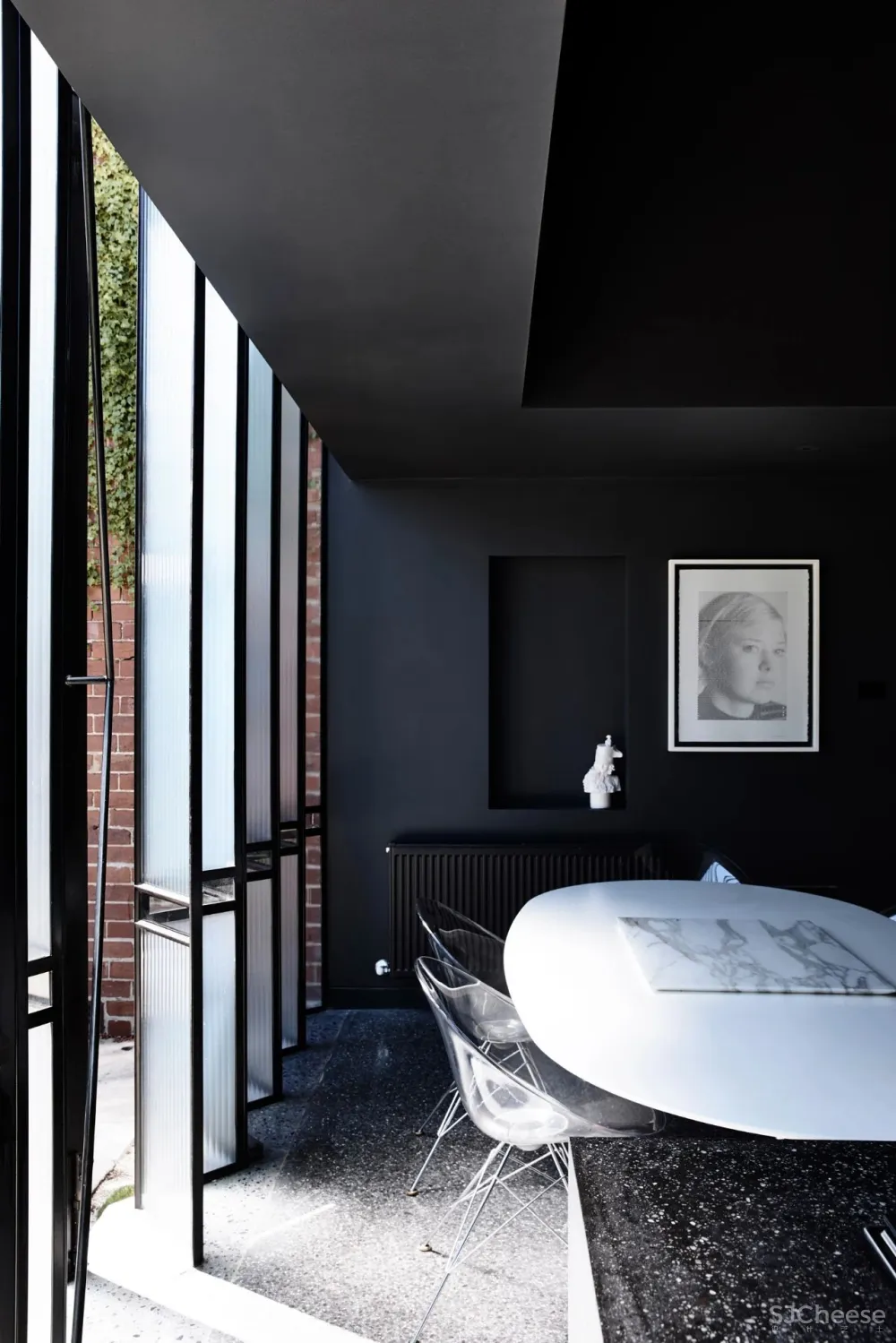 澳大利亚国家室内设计大奖追求极度静谧，探索光影魅力，这个暗黑系住宅真的真的很酷炫