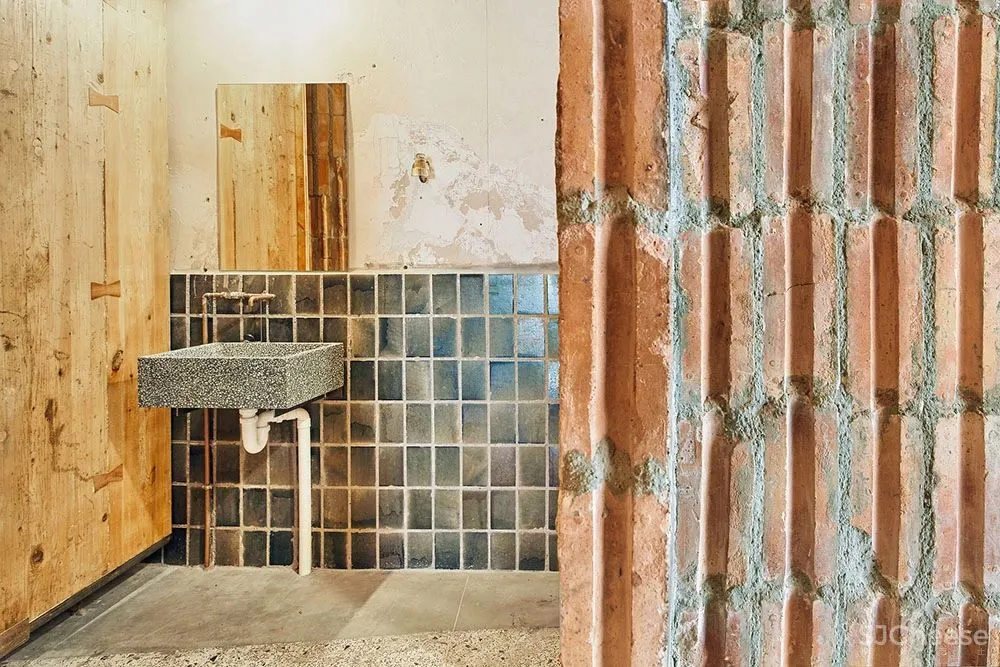 为与不为:Lliro家族音乐咖啡厅