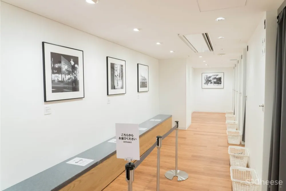 优衣库全球最大旗舰店开幕,裸露的混凝土框架让人惊艳!