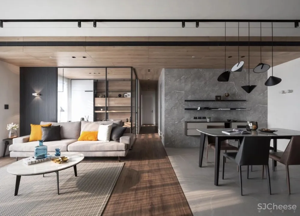 设计师梁志天的家曝光，大师也青睐“地板上墙”