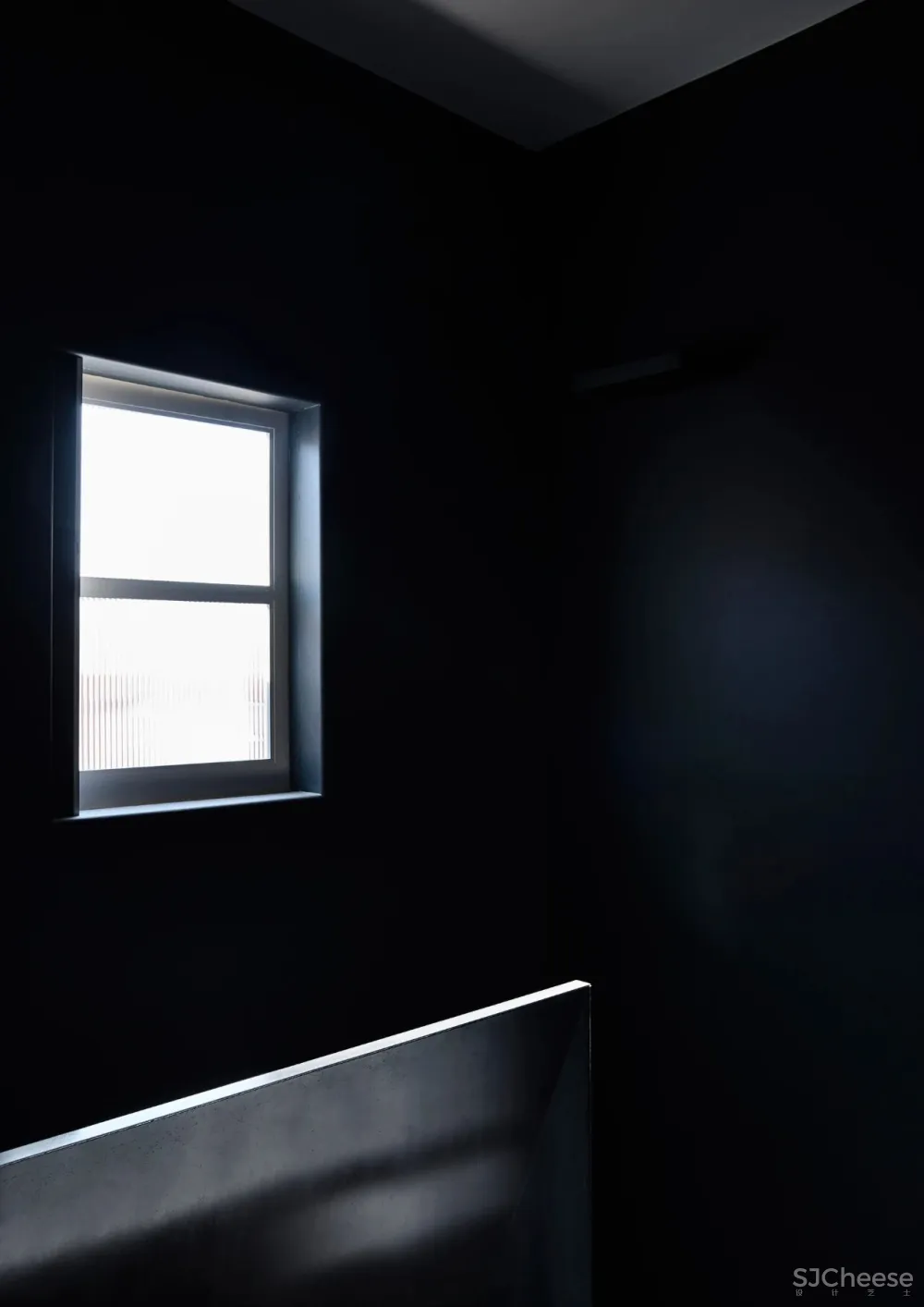 澳大利亚国家室内设计大奖追求极度静谧，探索光影魅力，这个暗黑系住宅真的真的很酷炫